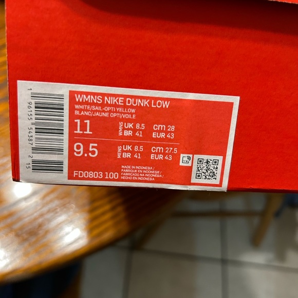 Nike Dunks Valentine’s Day Yellow heart size 11 women’s size 9.5 men’s - Picture 4 of 4